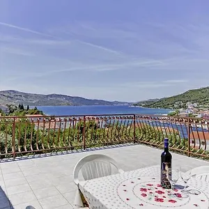 https://apartments-nino-seget-vranjica.hotels-in-trogir.com